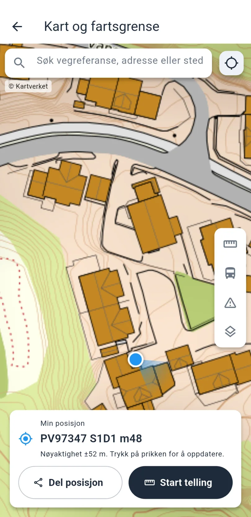 Kartet med blå posisjonsprikk og retningskjegle. Kortet Min posisjon viser vegreferansen PV97347 S1D1 m48 og nøyaktighet pluss minus 52 meter, med knappene Del posisjon og Start telling.