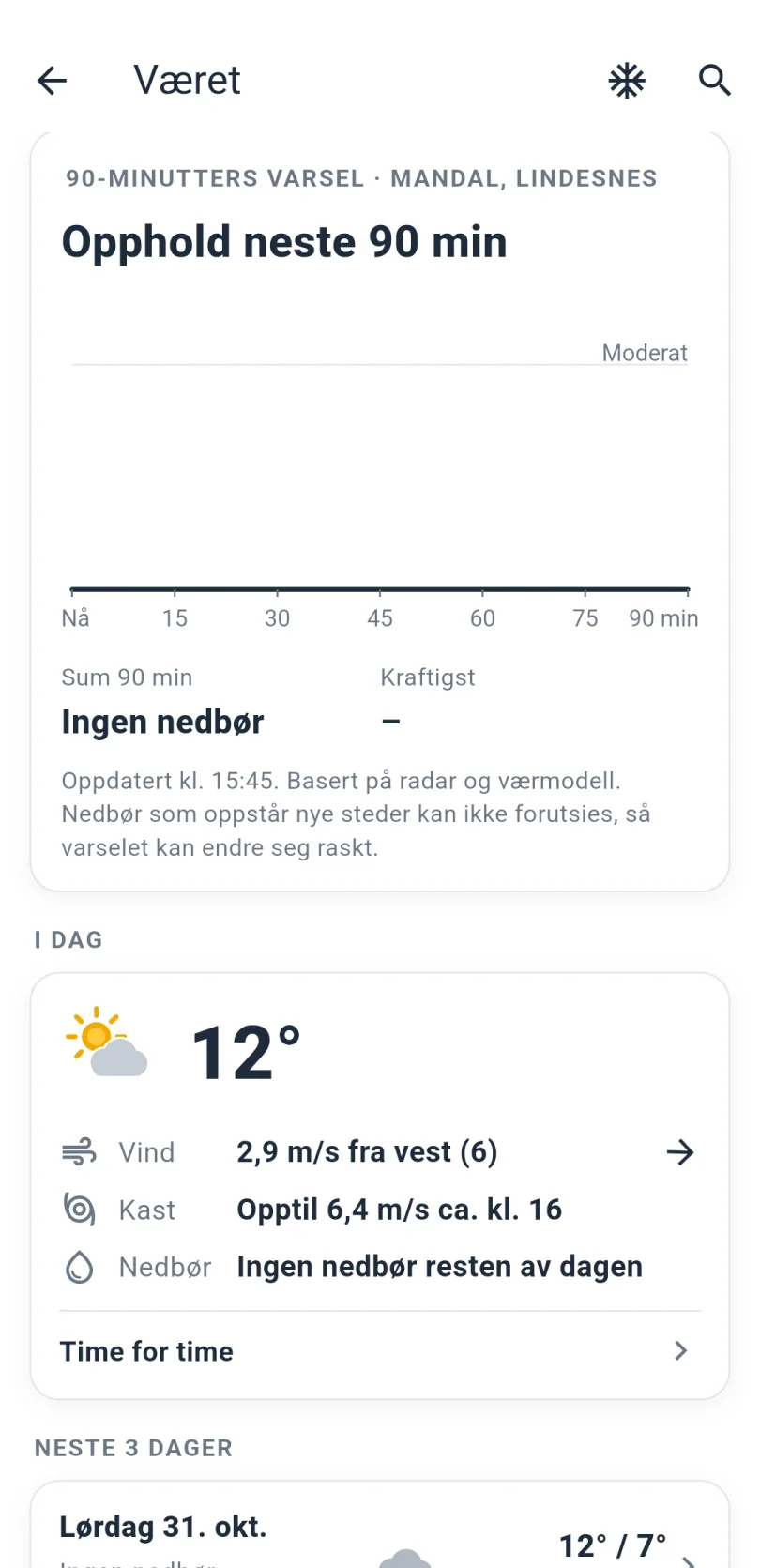 Værskjermen med 90-minutters nedbørsvarsel for Mandal og Lindesnes, med teksten Opphold neste 90 min, dagens vær med temperatur og vind og varsel for neste tre dager.